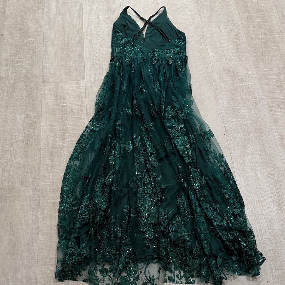 Windsor Emerald V-Neck Sequin Lace Prom, Wedding Guest, Gala Dress size- small - Picture 9 of 11